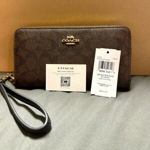 NWT- Coach Long Zip Around Wallet in Signature Canvas Style # CW778